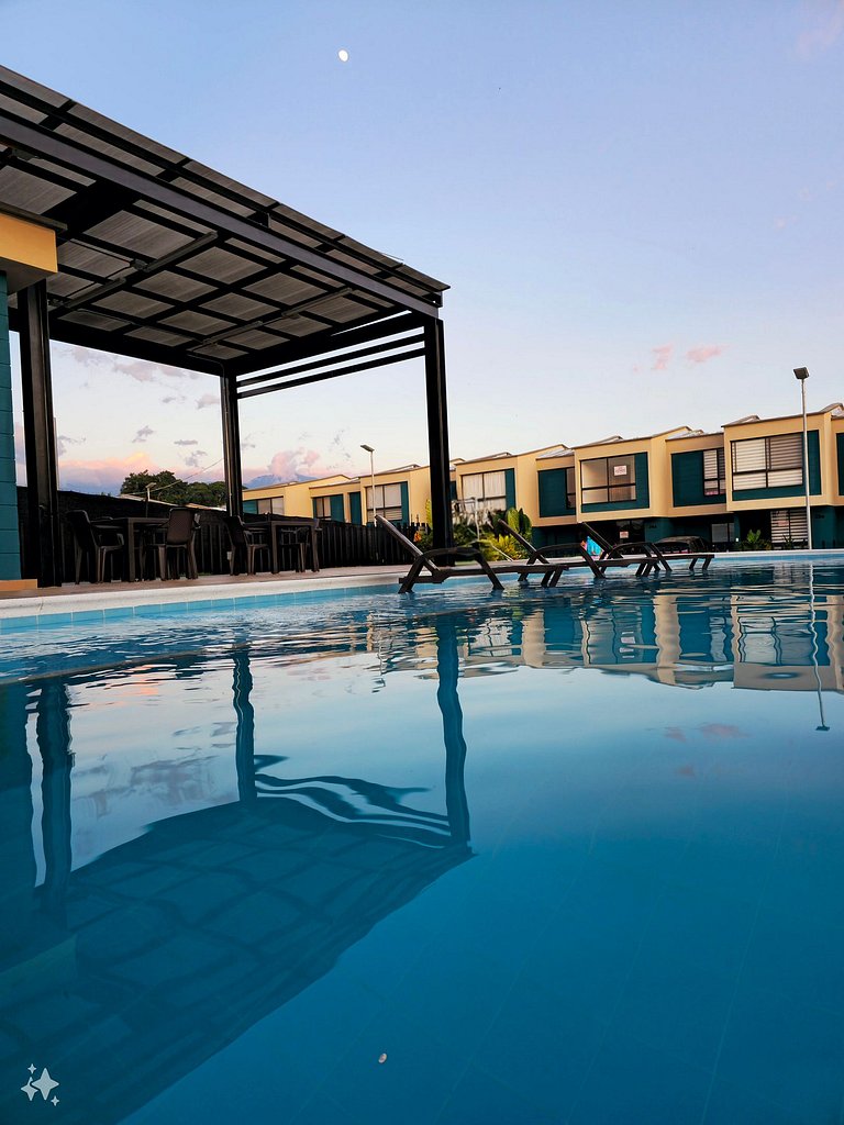 Casa privada con piscina cerca a el aeropuerto