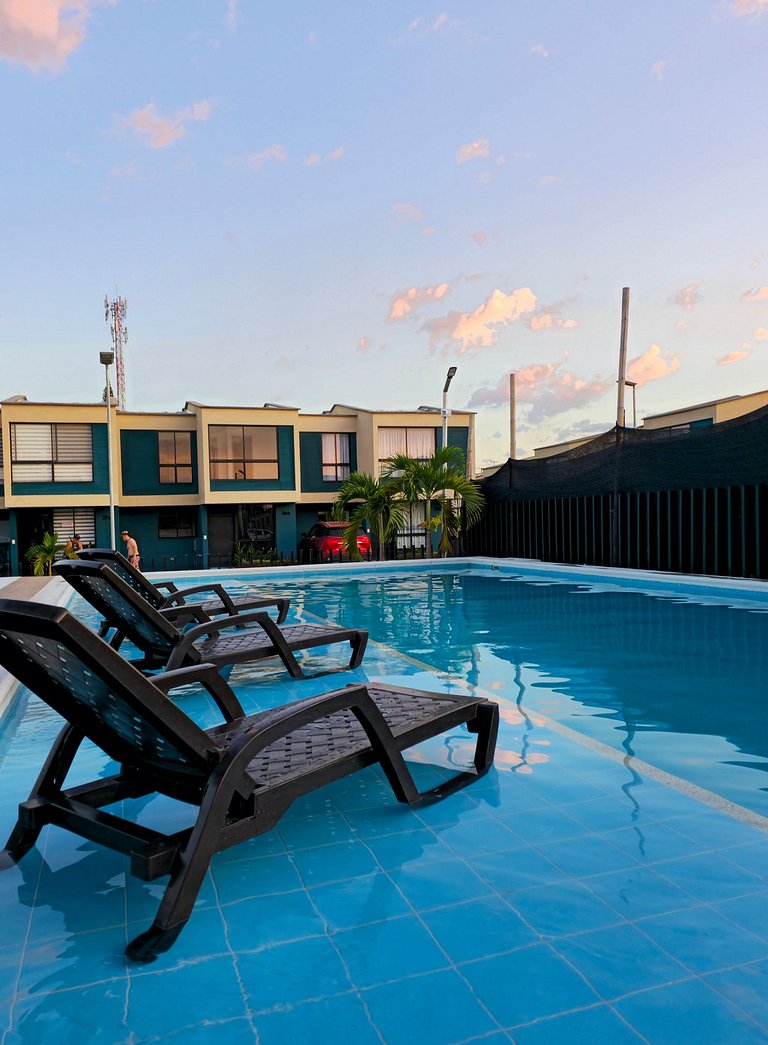 Casa privada con piscina cerca a el aeropuerto